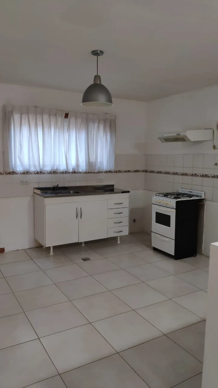 VENTA – CASA + 3 DUPLEX – Barrio CENTRO OESTE foto 2