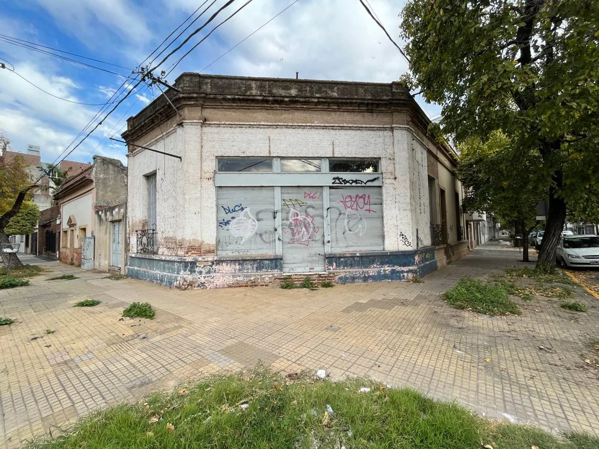 VENDE LOCAL EN ESQUINA ENTRE BOULEVARES SANTA FE foto 3