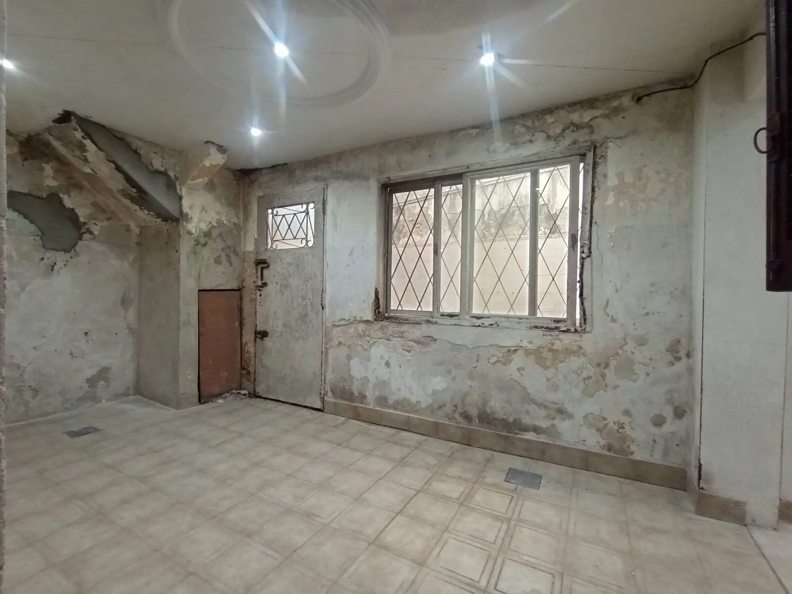 Casa 4 ambientes en lote propio a refaccionar excelente ubicación foto 2