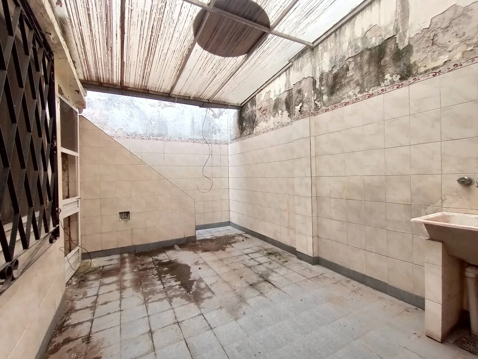 Casa 4 ambientes en lote propio a refaccionar excelente ubicación foto 5