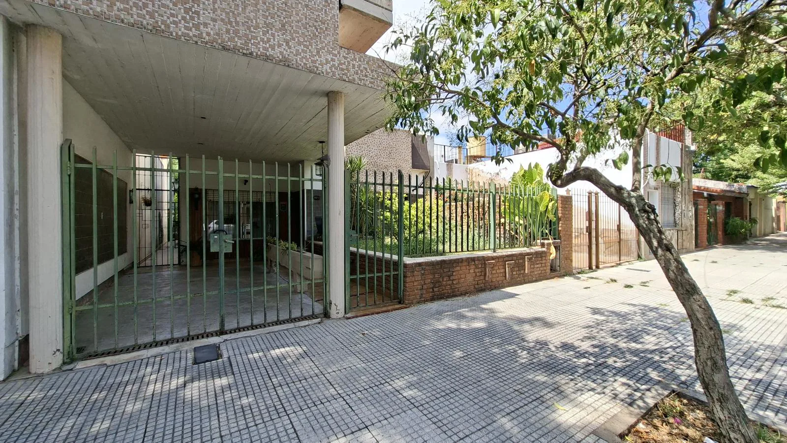 Casa 3 ambientes con jardín y cochera - Saavedra foto 2