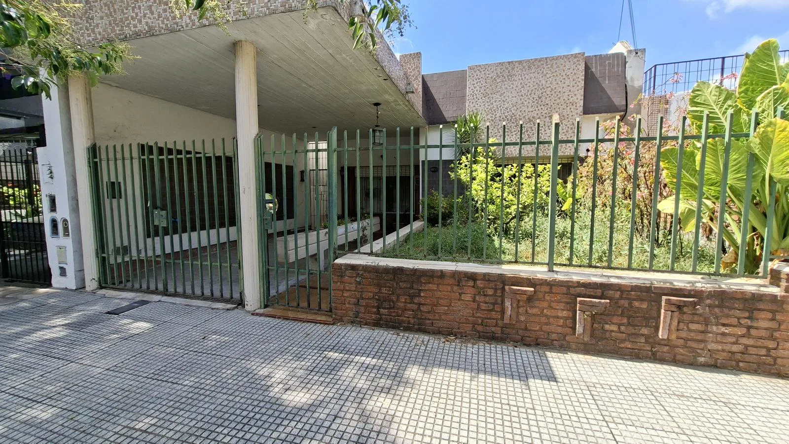 Casa 3 ambientes con jardín y cochera - Saavedra foto 3