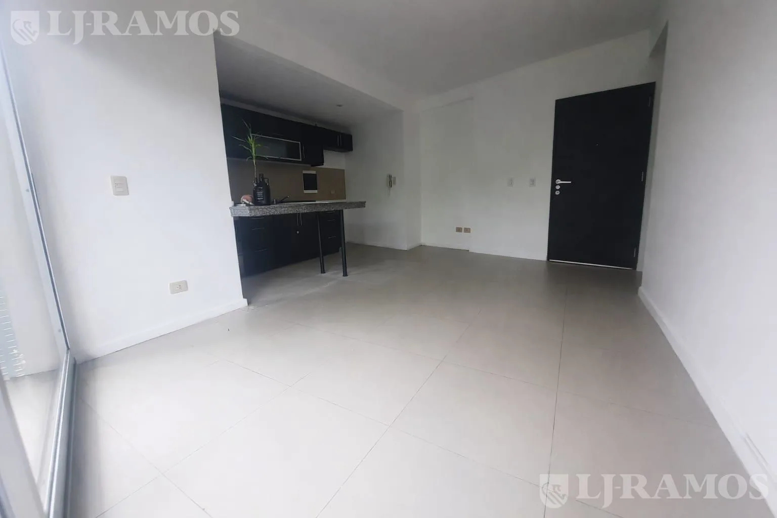 3 AMB - TOILETTE - COCHERA EN VENTA EN TIGRE CENTRO foto 3
