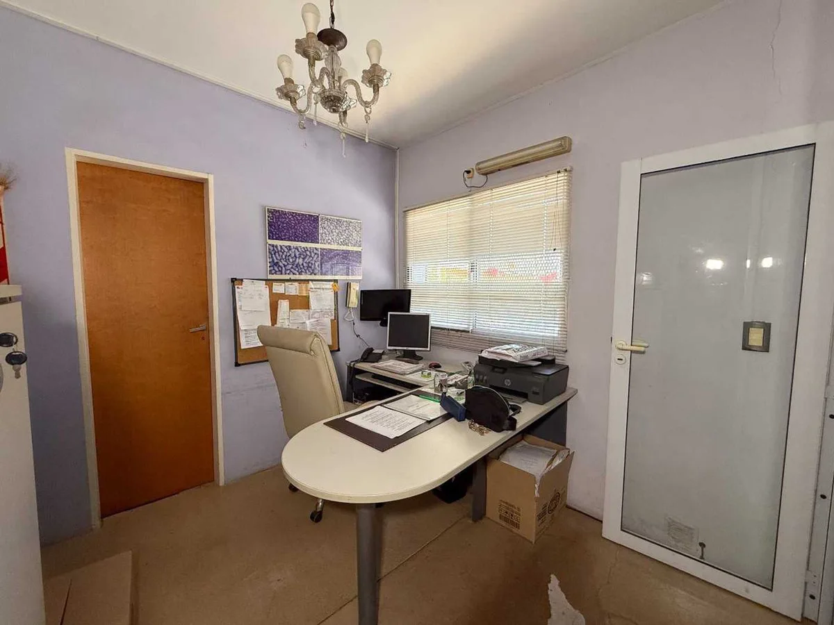GALPON EN VENTA BERISSO + OFICINAS  INGRESO CAMION foto 3