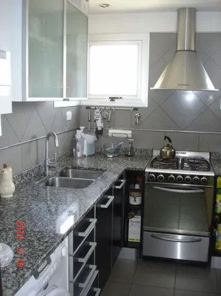 Excelente departamento de 3 ambientes con cochera, Quilmes centro. foto 5