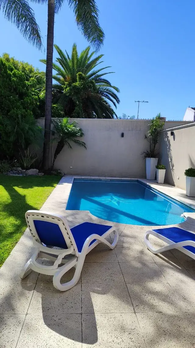 casa de 5 ambientes , piscina , jardin , lote de 10 x 37 mts en la mejor cuadra de Naon