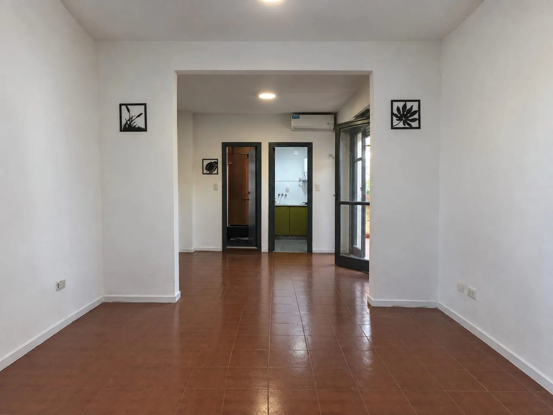 Venta Monoambiente con patio.Zona Aldrey foto 2