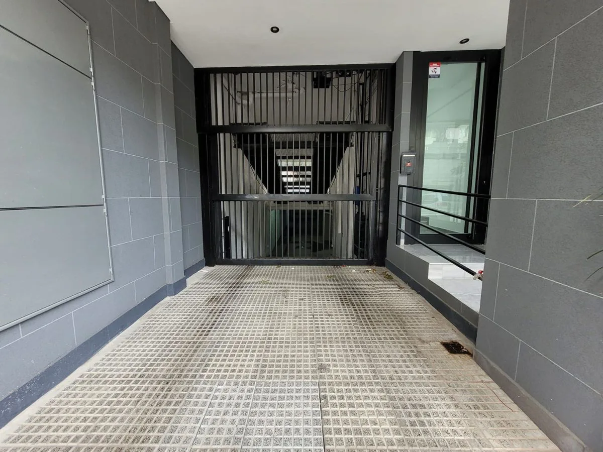 SE VENDE COCHERA EN EDFICIO-CÉNTRICA EN SANTA FE foto 4