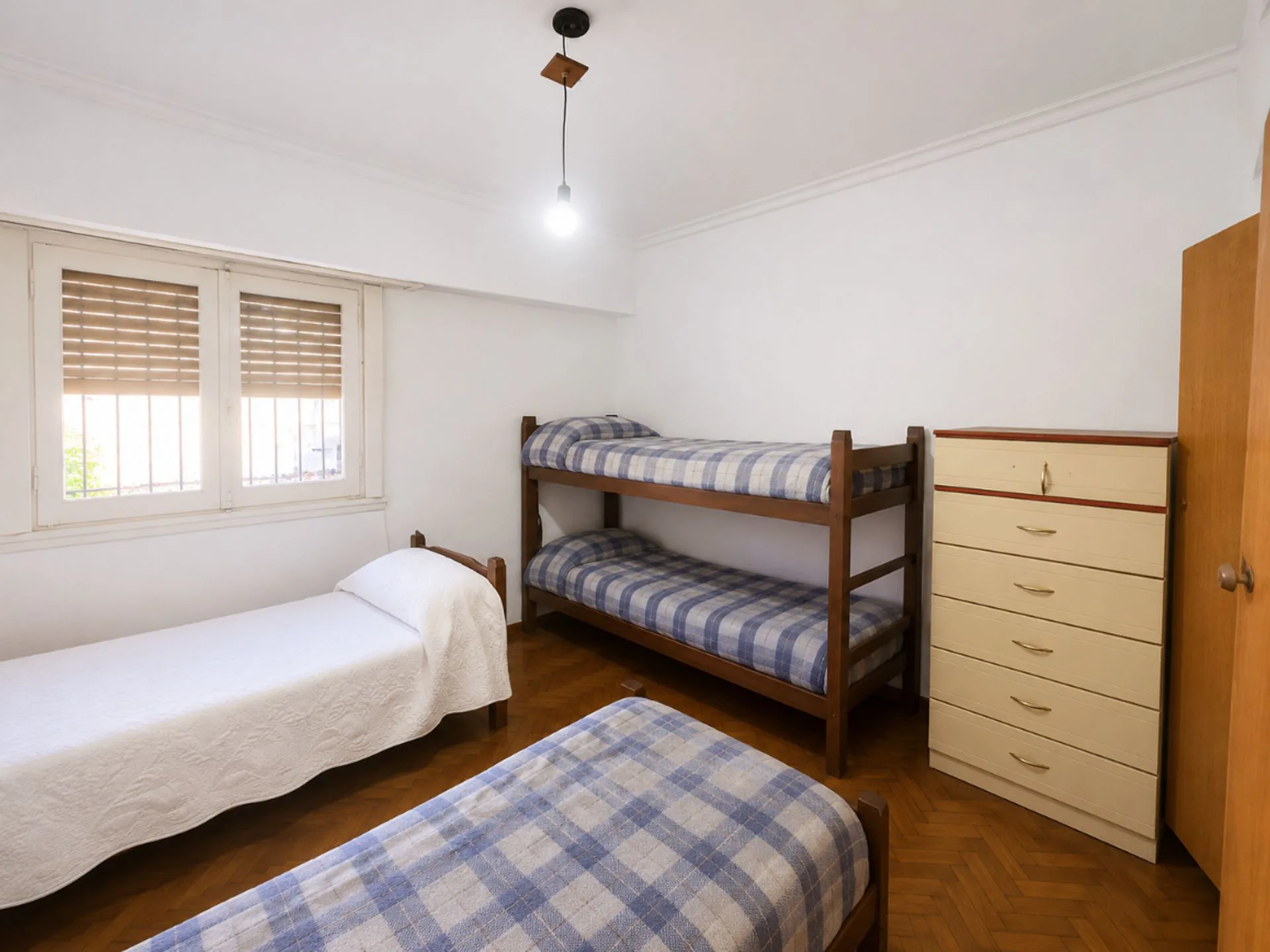 VENTA CASA TRES AMBIENTES BARRIO B. RIVADAVIA foto 3