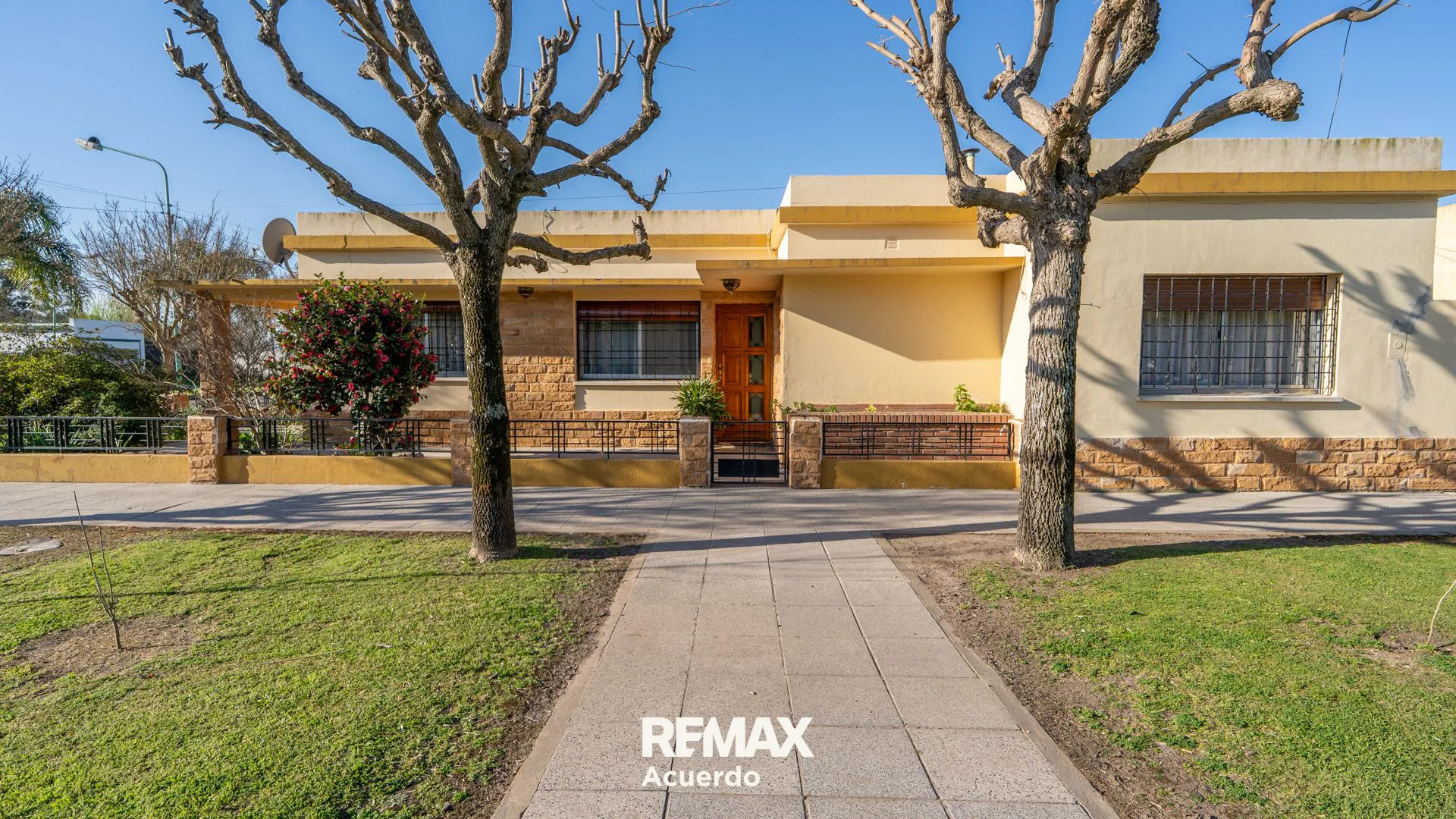VENTA CASA EN LA VIOLETA - PILETA - COCHERA X6 foto 5