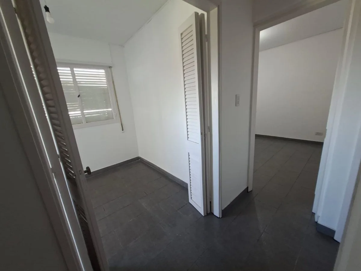 Dpto renovado amplias dimensiones 2 Dorm. foto 4