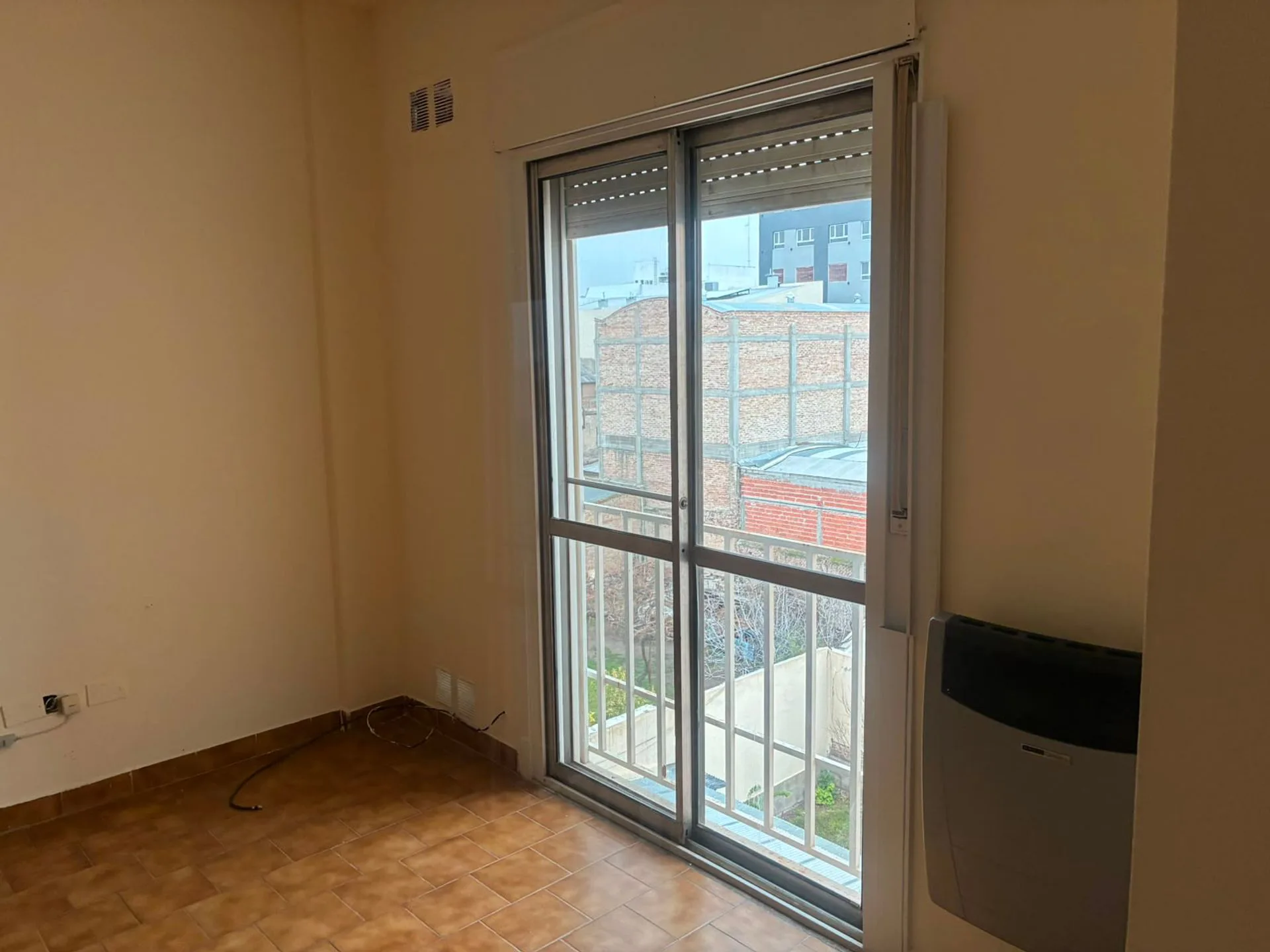 DEPARTAMENTO EN VENTA EN EL CENTRO DE GRAL ROCA. foto 4