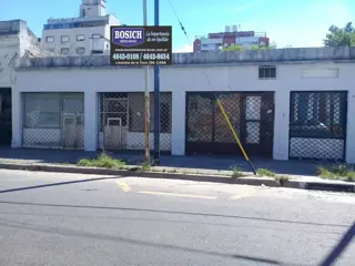 Excelente Propiedad para inversion con locales foto 2