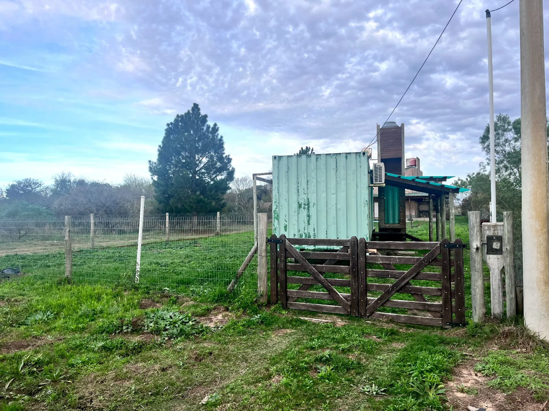 SE VENDE LOTE CON MEJORAS EN FARO DEL LEYES foto 2