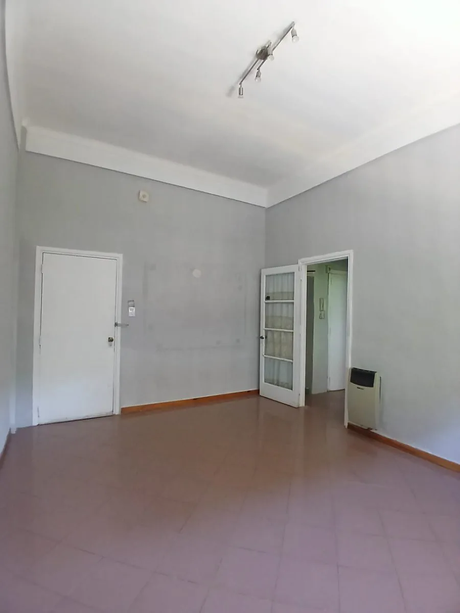 Oportunidad! se vende un agradable departamento de 3 ambientes al frente - San Cristobal foto 2