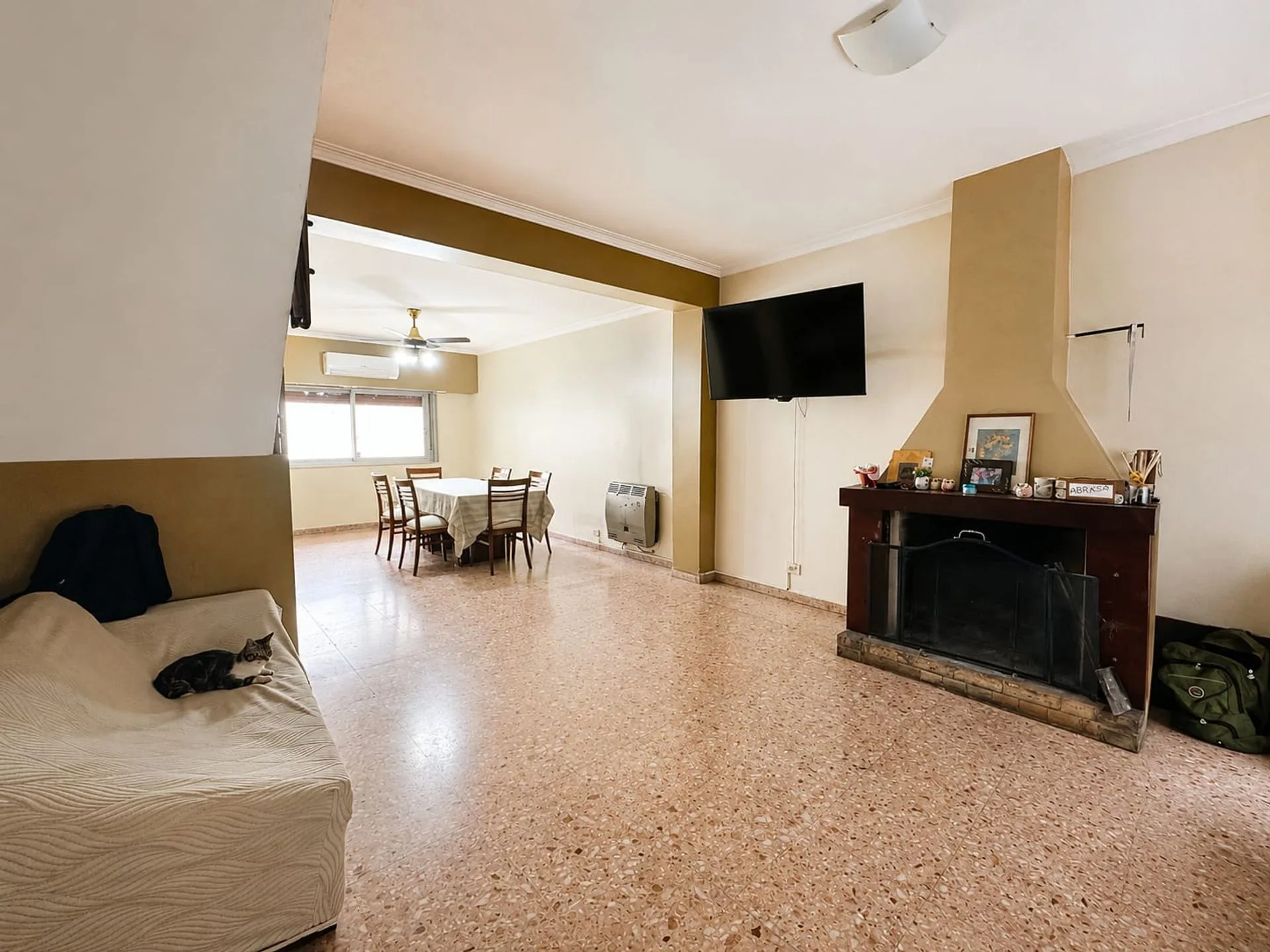 VENTA CASA 4 AMBIENTES C/ PILETA LOMAS DEL MIRADOR foto 3