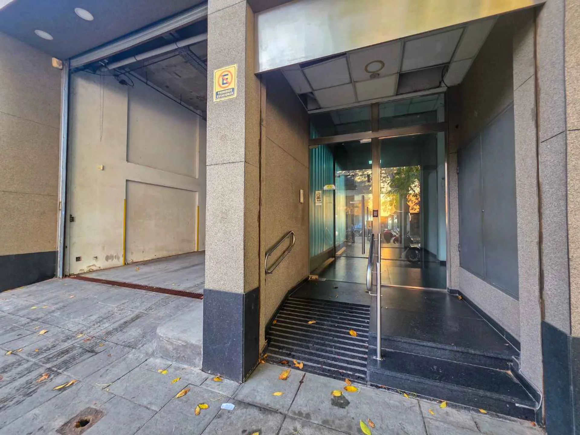ALQUILER OFICINAS  - Edificio Corporativo 276 m² foto 2