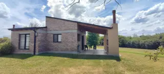 MUNAY KI - Hermoso complejo de bungalows en amplio predio parquizado en zona turística foto 1