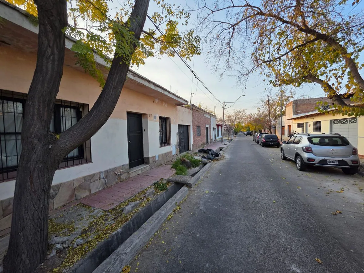 Venta de casa a reciclar en Dorrego foto 2