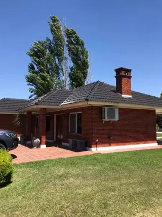 Excelente propiedad con piscina en barrio cerrado foto 3