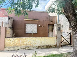 Lainez 222- casa al frente- foto 1