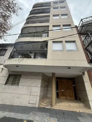 DEPARTAMENTO MONOAMBIENTE EN PRIMER PISO - SAENZ PEÑA foto 1