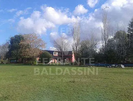 ESCOBAR / CAMPANA - Chacra de 2.3 hra. con 2 casas - muy buen acceso - Ideal Emprendimiento