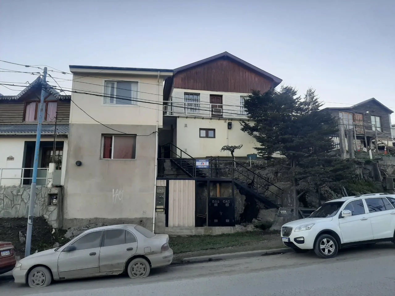 VENTA – CASA + DEPTOS – USHUAIA