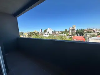 DPTO 2 AMB BALCON COCHERA A ESTRENAR LANUS OESTE foto 5