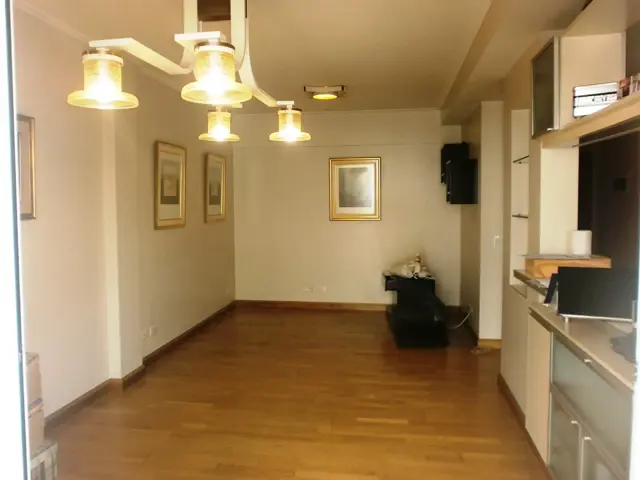 Moderno depto de 3 amb con amplio balcón y cochera fija cubierta.