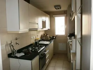 Moderno depto de 3 amb con amplio balcón y cochera fija cubierta. foto 4