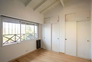 CHALET 6 AMB. S/LOTE 8,66 X 25 . GGE 2 AUTOS 5 BAÑOS PARQUE PARILLA foto 3