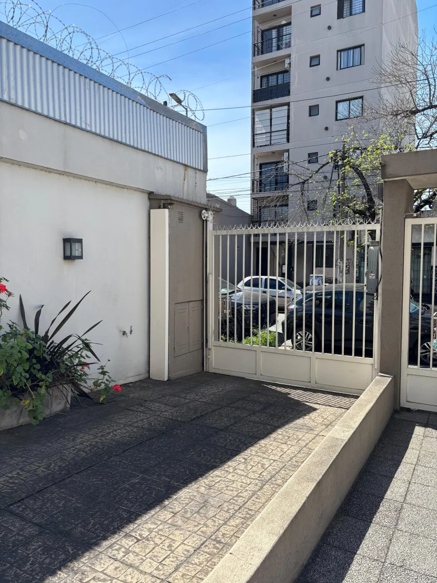 Cocheras Cubiertas | Zona Morón Centro | A 4 cuadras de la estacíon foto 4
