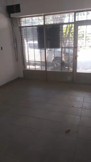 LOCAL EN QUILMES OESTE. foto 2