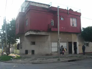 PROPIEDAD MULTIFAMILIAR DE CUATRO DEPARTAMENTO foto 2