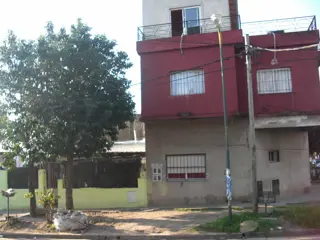 PROPIEDAD MULTIFAMILIAR DE CUATRO DEPARTAMENTO foto 3