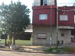 PROPIEDAD MULTIFAMILIAR DE CUATRO DEPARTAMENTO foto 4
