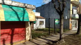 Dique Lujan - Centro - a REMODELAR - Casa c/Local foto 2