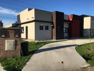 CASA en venta - A ESTRENAR - 1 PLANTA - BARRIO CERRADO SANTA ISABEL foto 1
