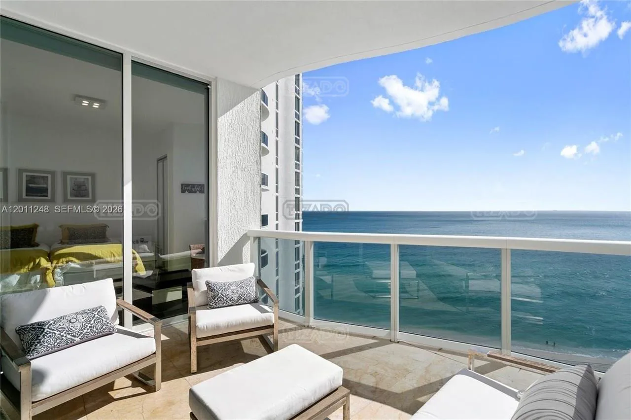 15901 Collins Ave 15900 foto 4