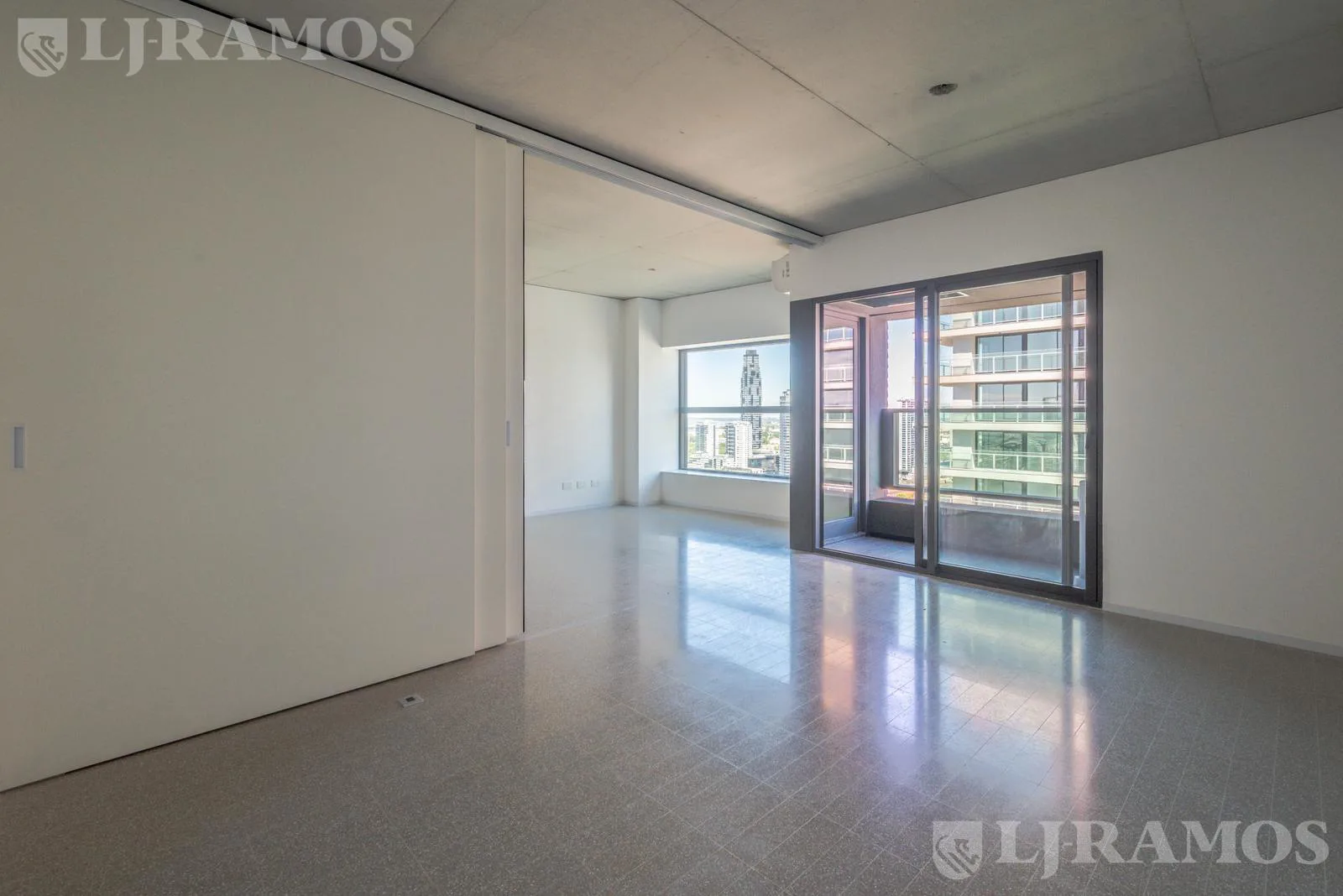 2amb.-estrenar-cochera-Torre Huergo-Full Amenities-Piso 26-Vista a Diques foto 2
