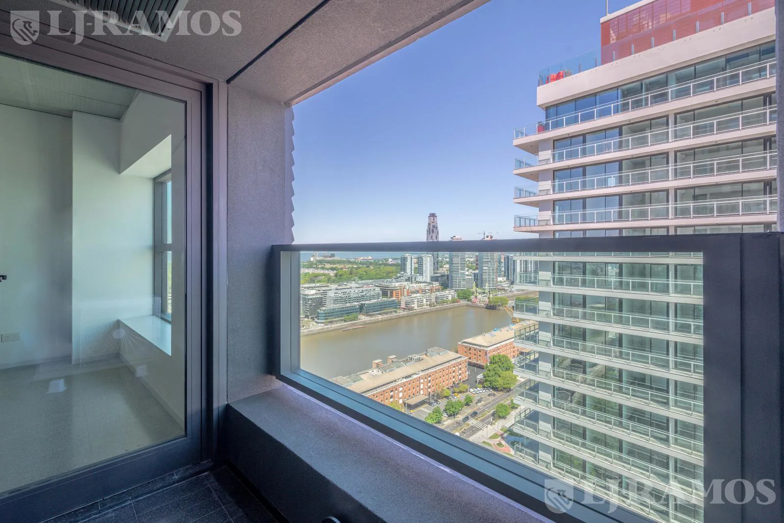 2amb.-estrenar-cochera-Torre Huergo-Full Amenities-Piso 26-Vista a Diques foto 4