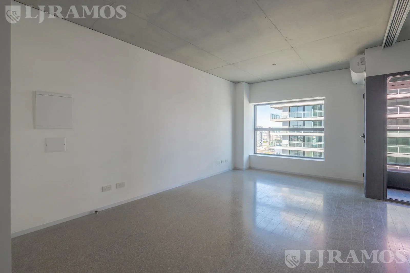 2amb.-estrenar-cochera-Torre Huergo-Full Amenities-Piso 26-Vista a Diques foto 5