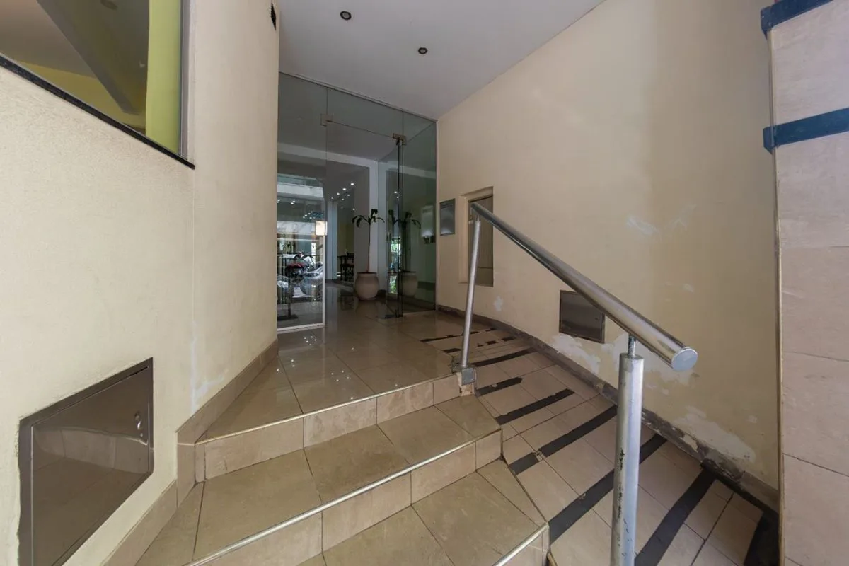 Venta dpto duplex 2 amb. al frente c/ balcon foto 3