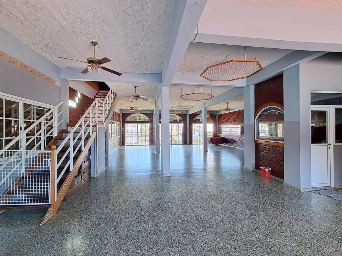 Venta Locales + Salón de Eventos + Vivienda foto 4