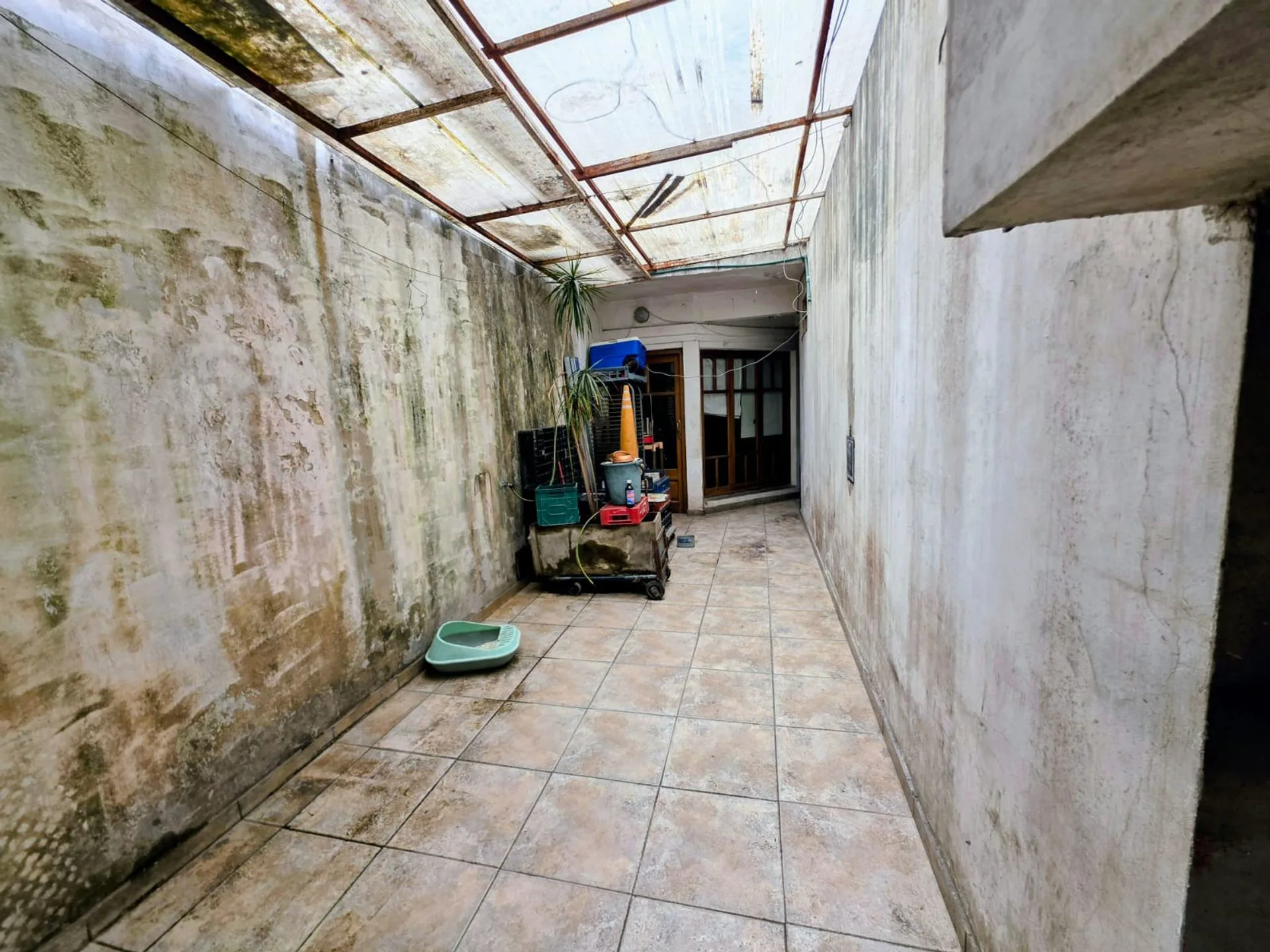 Venta Casa con local y coch. en lote prop. Pompeya foto 3