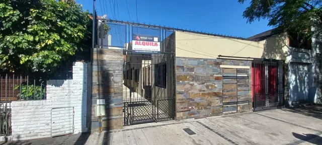 ALQUILER P.H. 2 AMBIENTES CON PATIO, LANUS O.