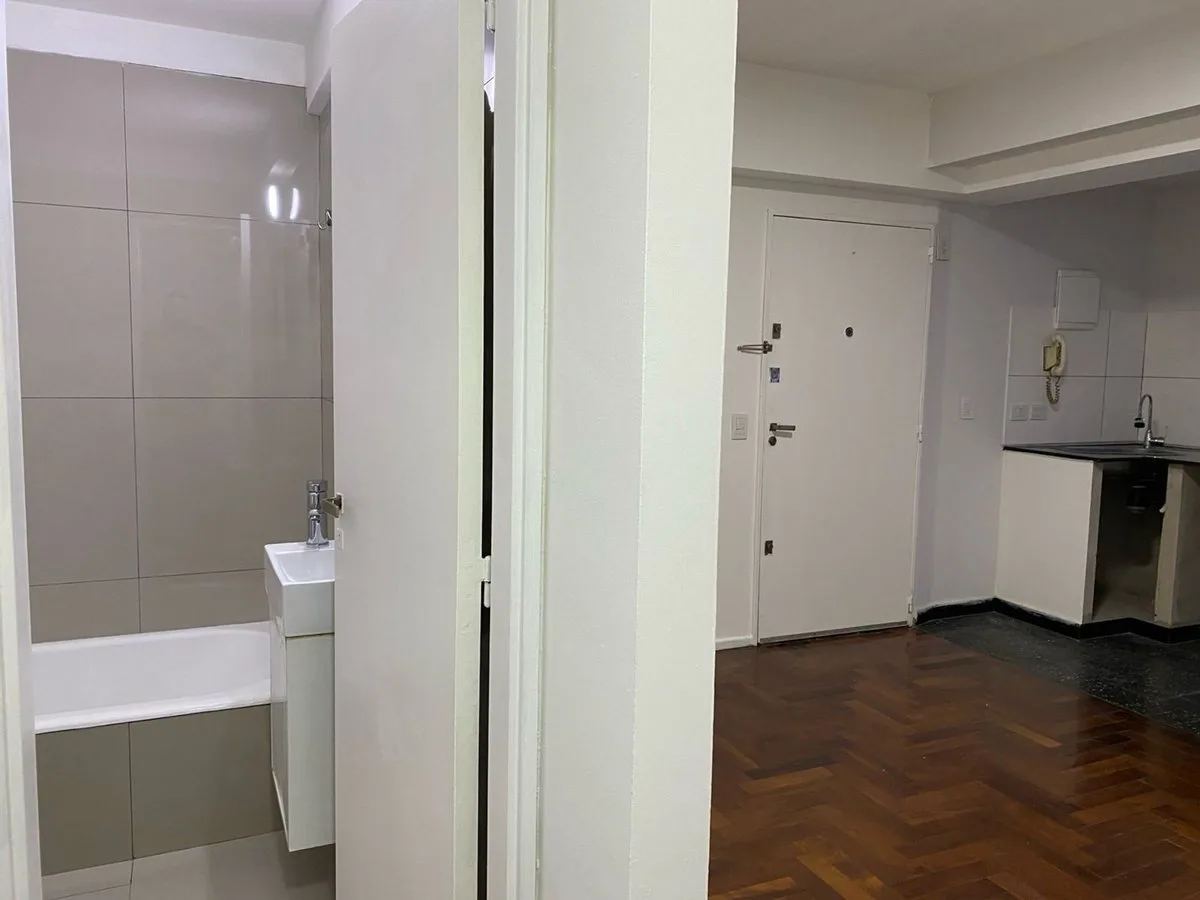 VENTA 2 AMBIENTES ALMAGRO MEDRANO  Y  AV RIVADAVIA foto 3