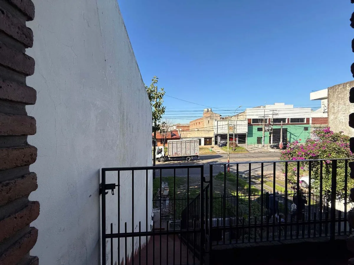 vente PH tres ambientes muy luminoso Lanús oeste foto 2