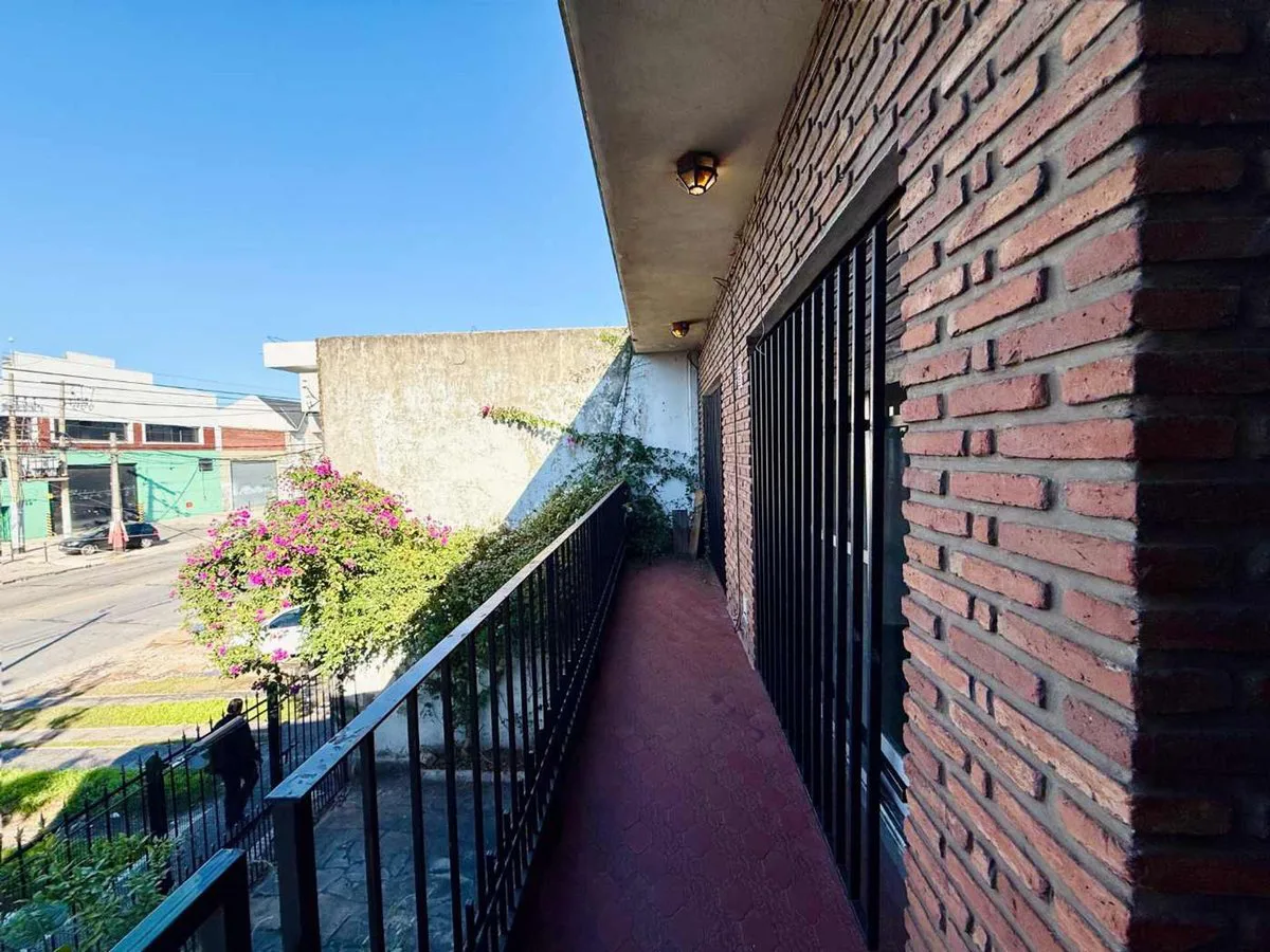 vente PH tres ambientes muy luminoso Lanús oeste foto 3